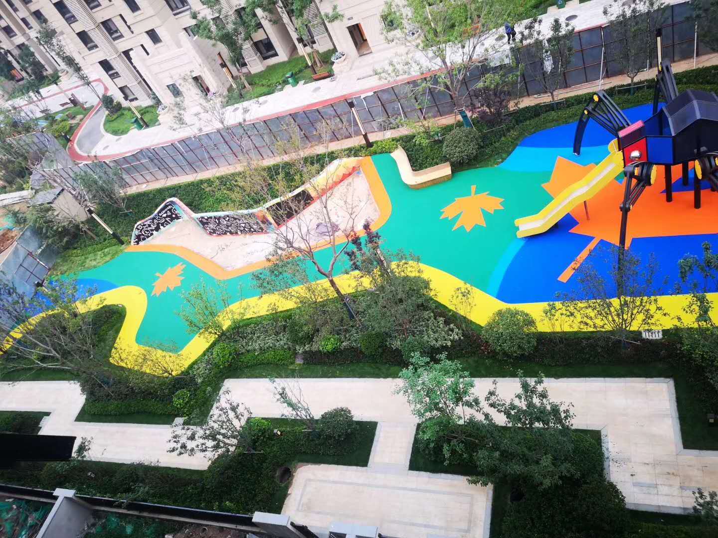 小（xiǎo）區（qū）塑膠地麵場地實拍